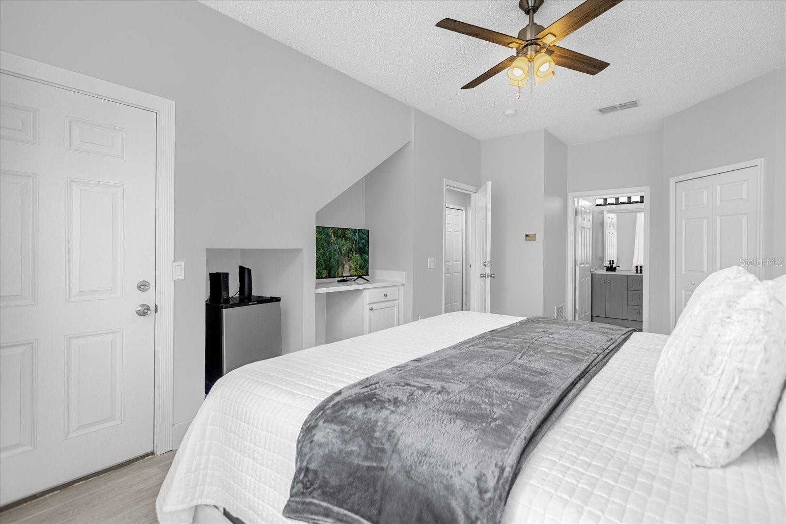 Image 9 of 27 For 938 Park Terrace Circle