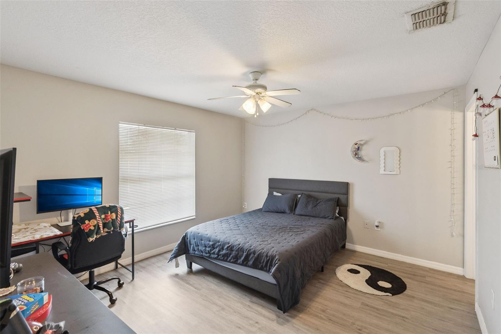 Image 10 of 37 For 303 Azincourt Lane A & B