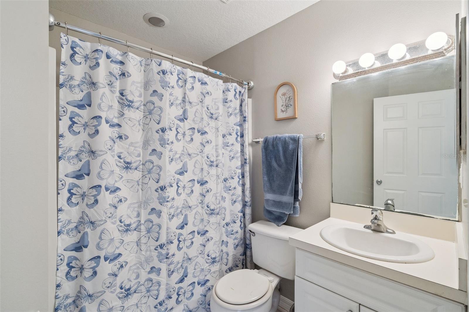 Image 15 of 37 For 303 Azincourt Lane A & B