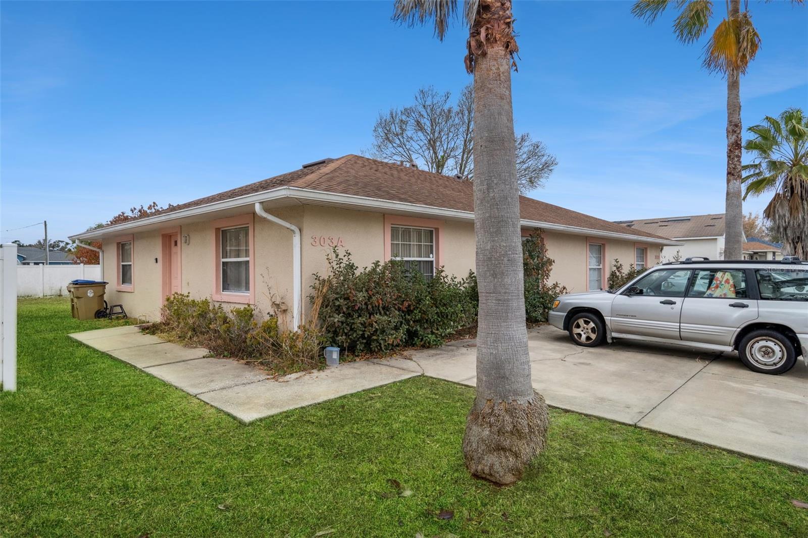 Image 17 of 37 For 303 Azincourt Lane A & B