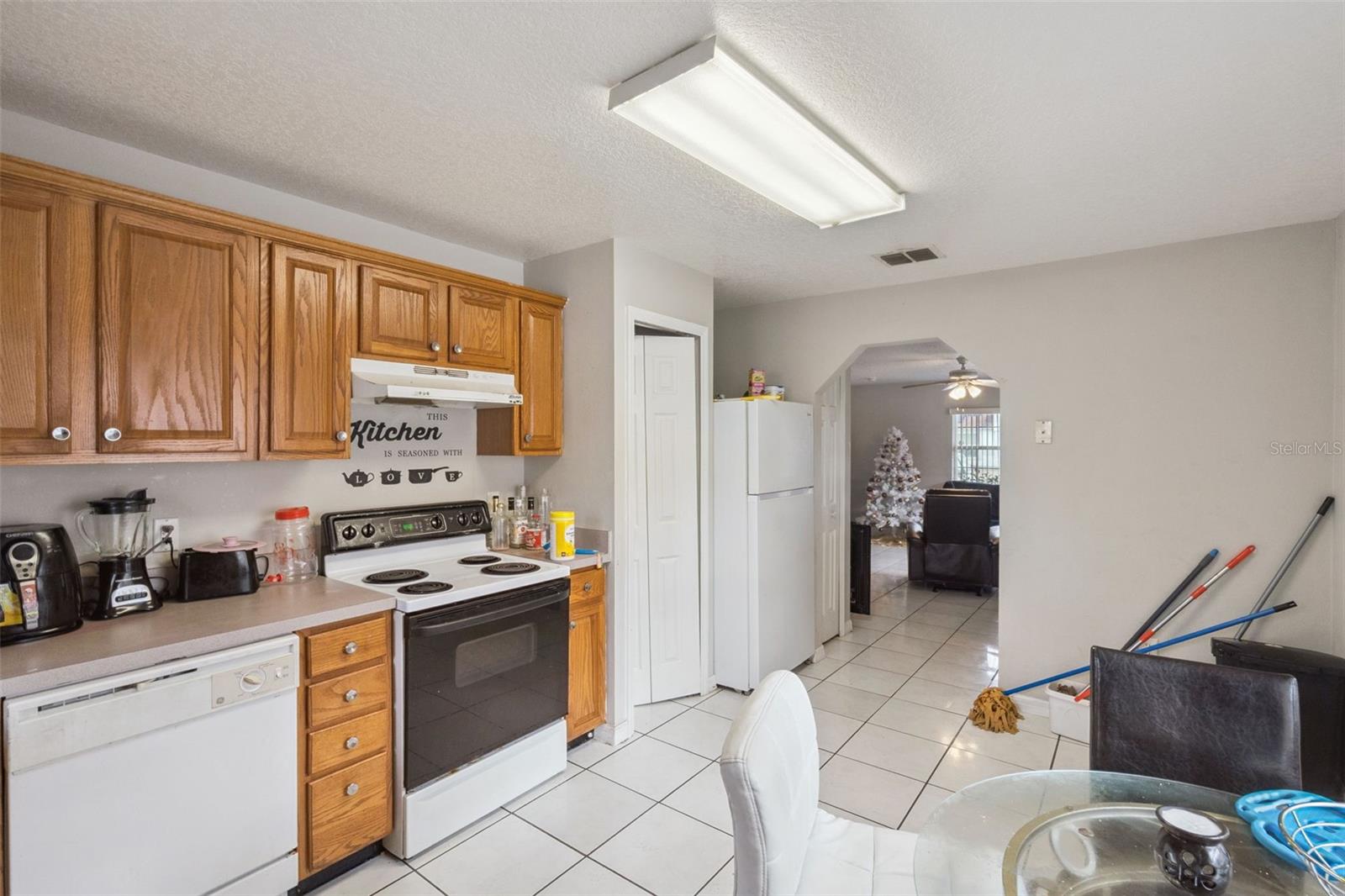 Image 22 of 37 For 303 Azincourt Lane A & B