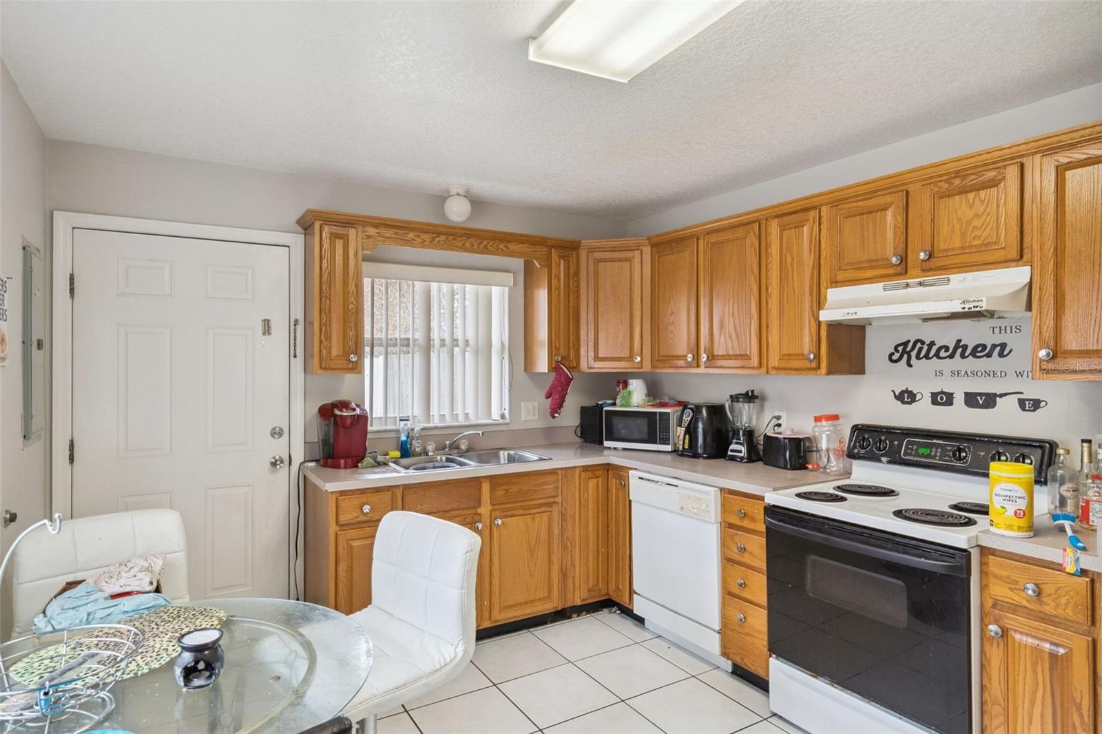 Image 23 of 37 For 303 Azincourt Lane A & B