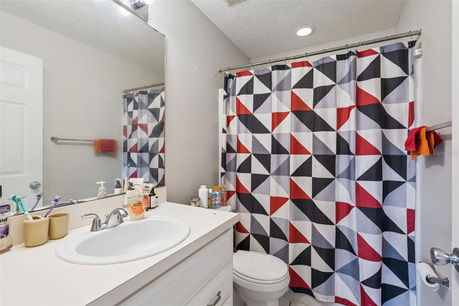 Image 28 of 37 For 303 Azincourt Lane A & B