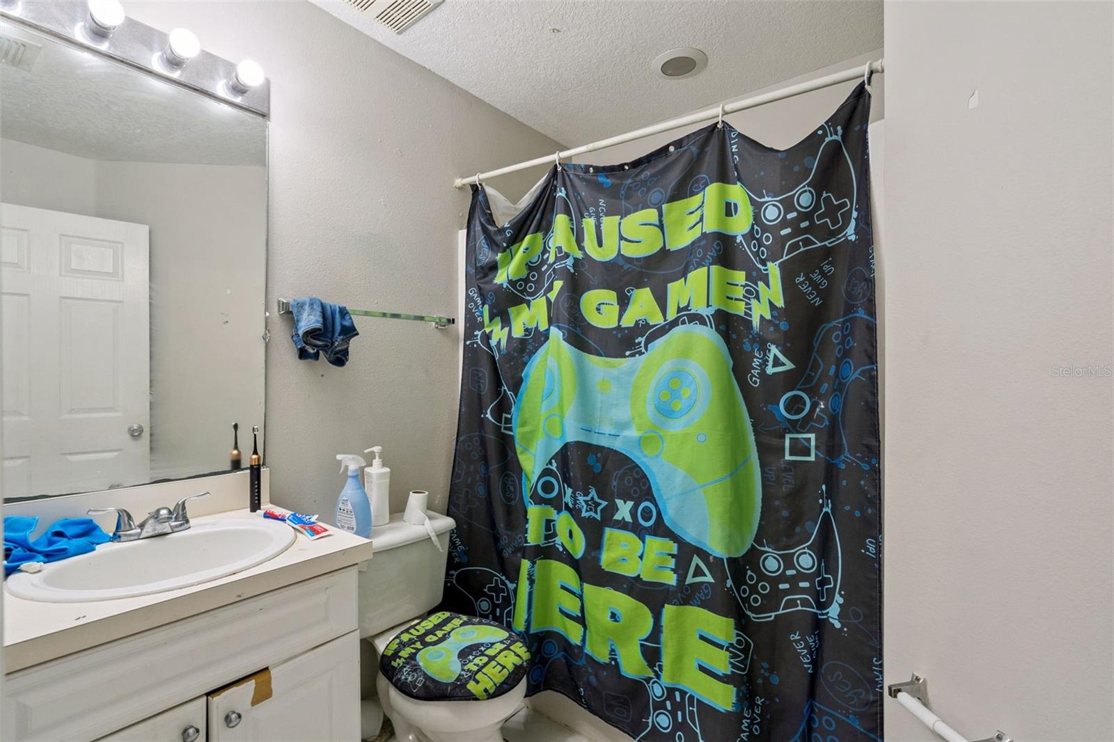 Image 29 of 37 For 303 Azincourt Lane A & B