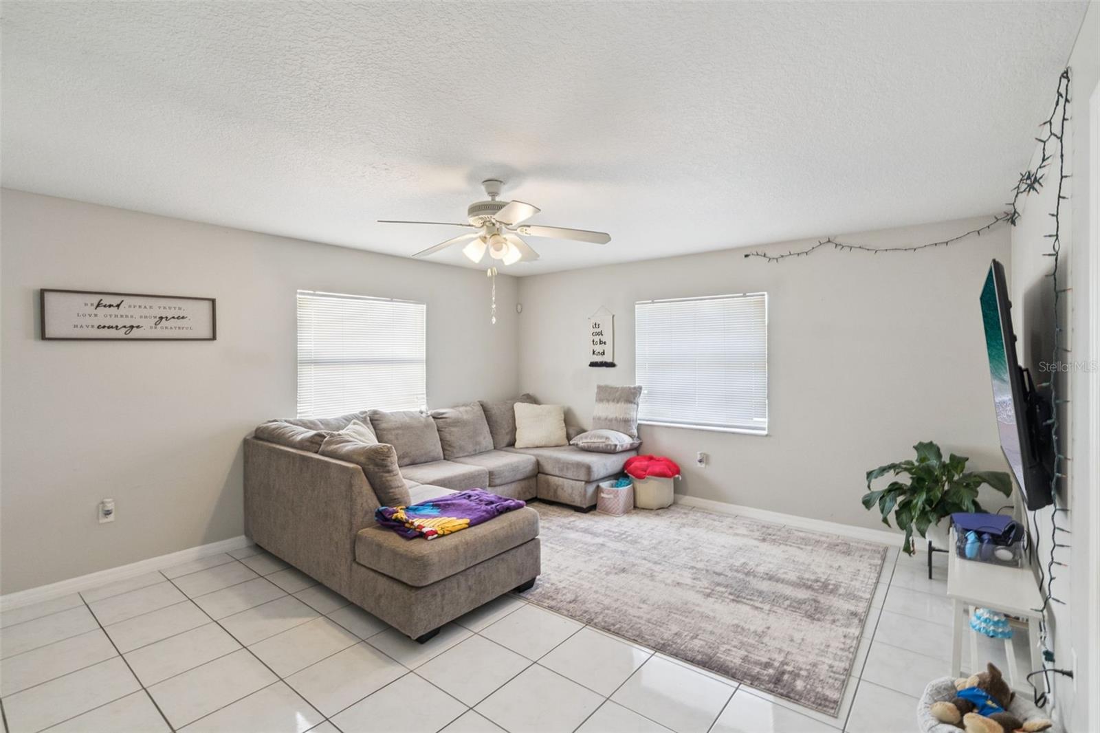 Image 4 of 37 For 303 Azincourt Lane A & B