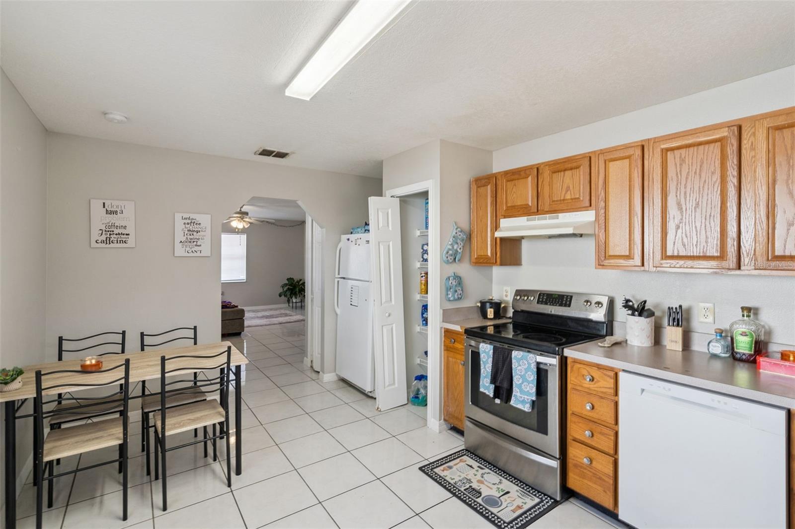 Image 7 of 37 For 303 Azincourt Lane A & B