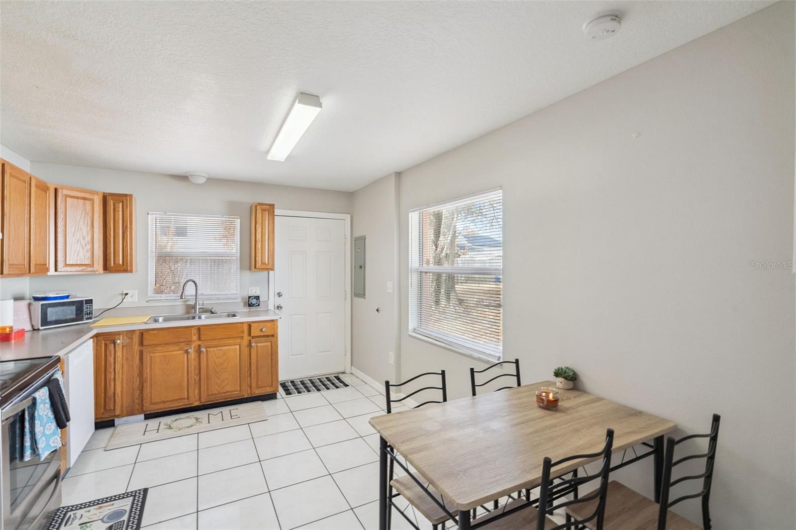 Image 8 of 37 For 303 Azincourt Lane A & B