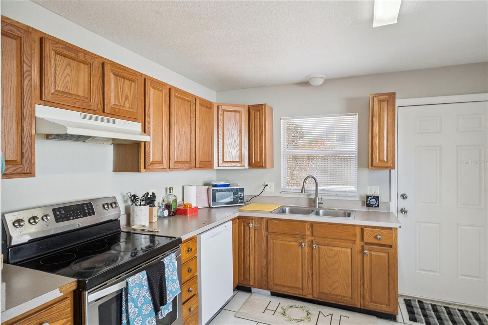 Image 9 of 37 For 303 Azincourt Lane A & B