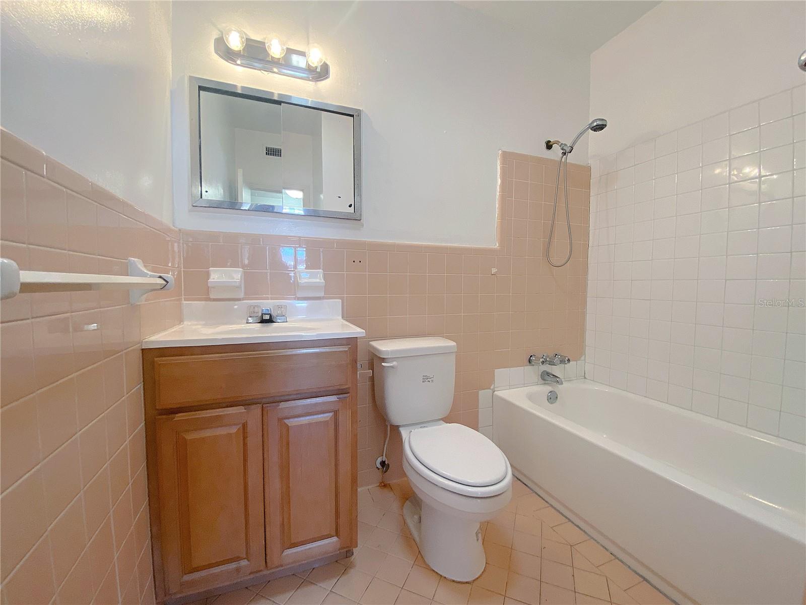 Image 19 of 25 For 390 16th Street Ne