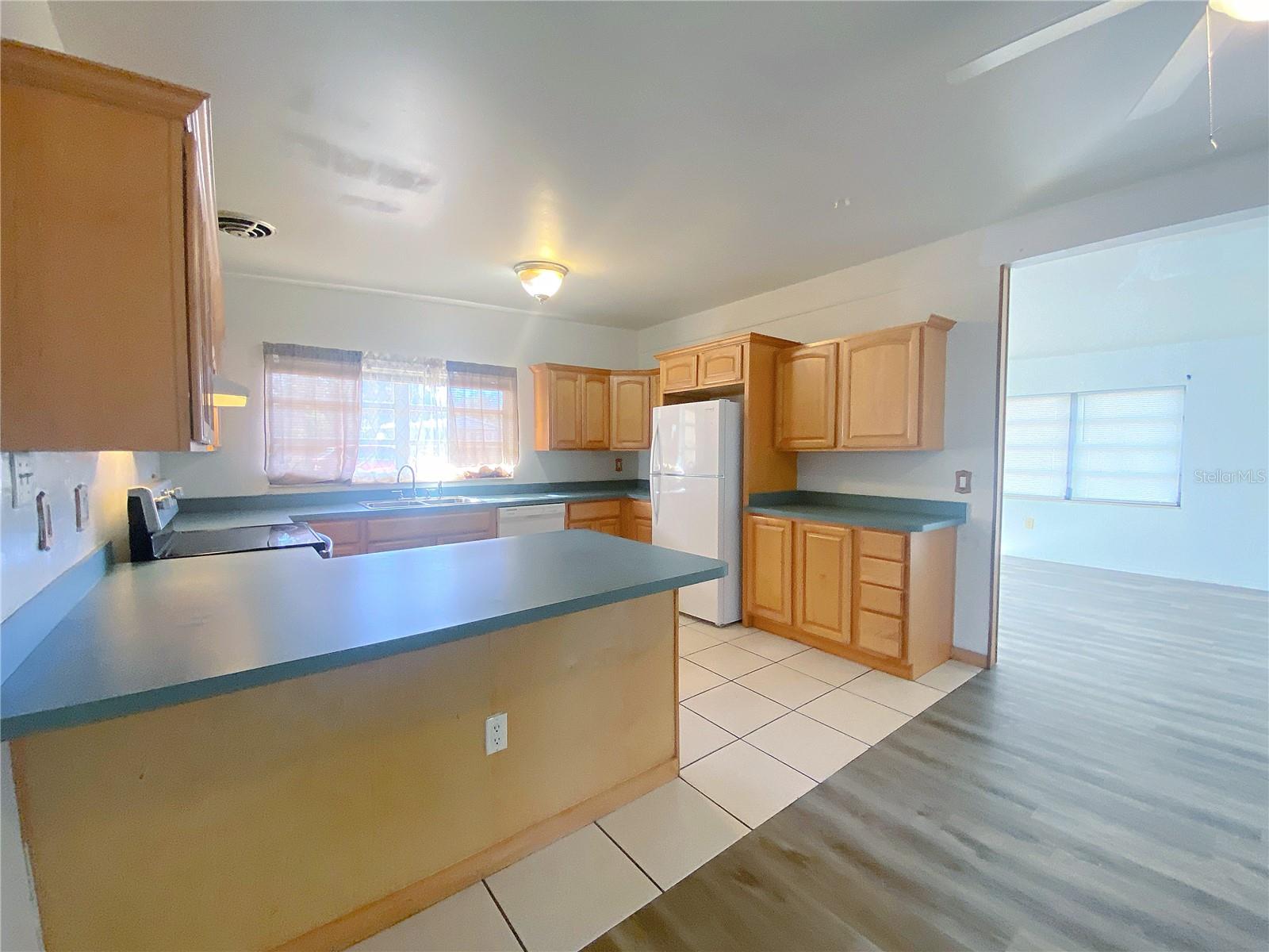 Image 7 of 25 For 390 16th Street Ne