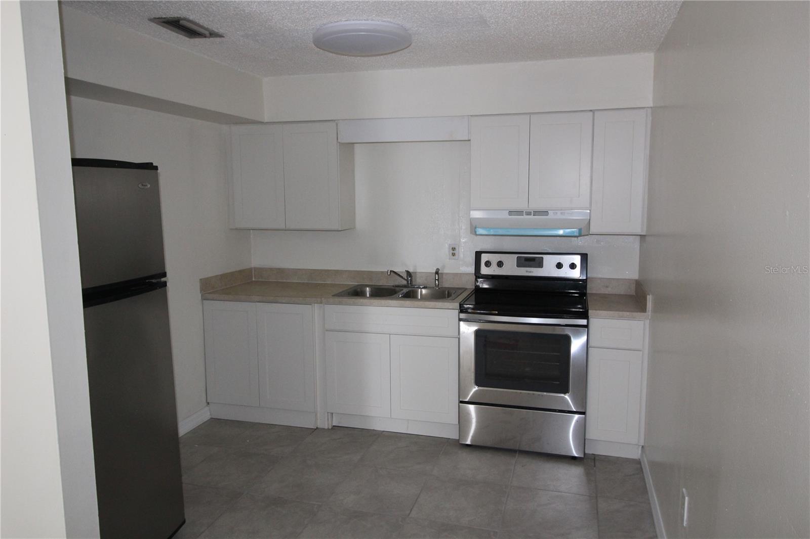 Image 2 of 6 For 920 Columbia Avenue