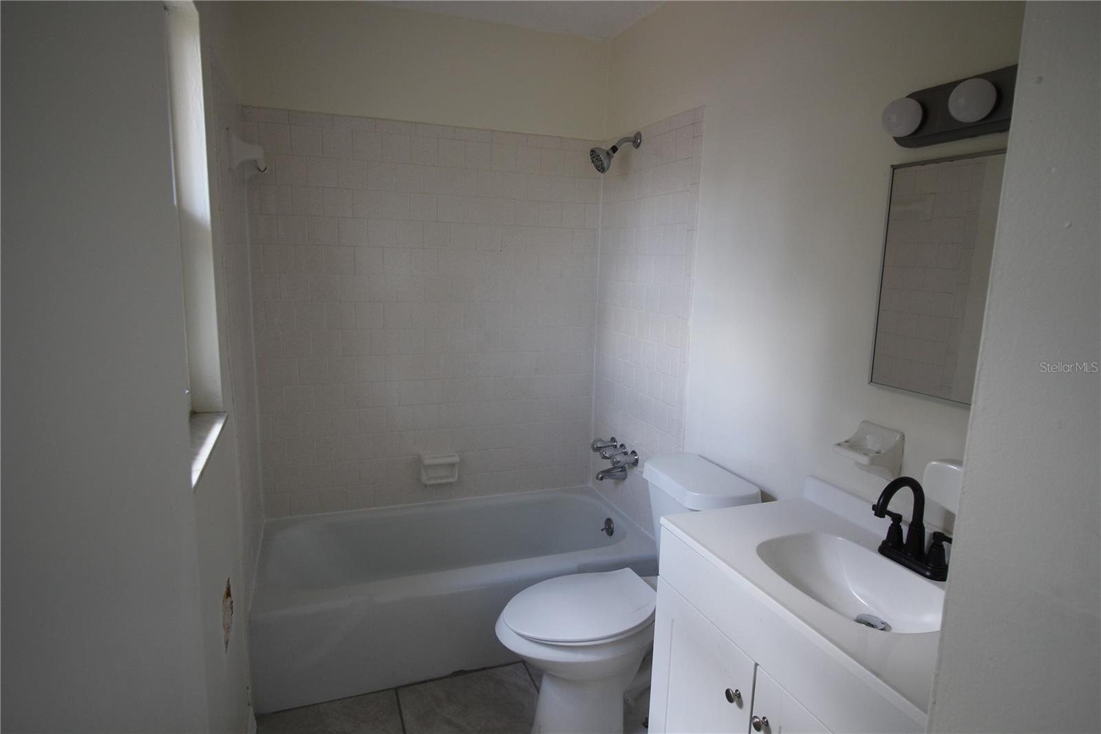 Image 5 of 6 For 920 Columbia Avenue