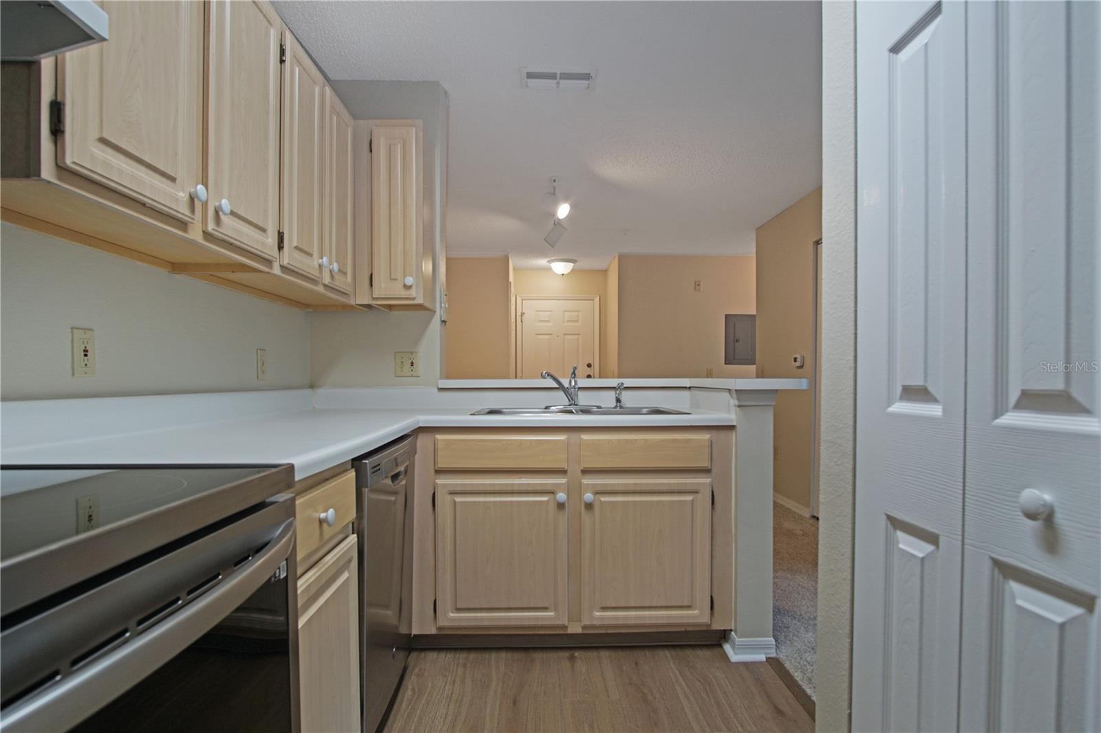 Image 7 of 20 For 1930 Summer Club Drive 106