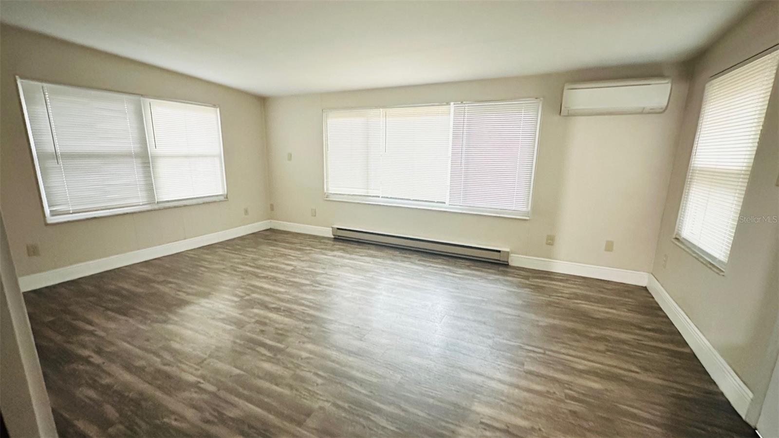 Image 11 of 16 For 14 Lamplight Lane