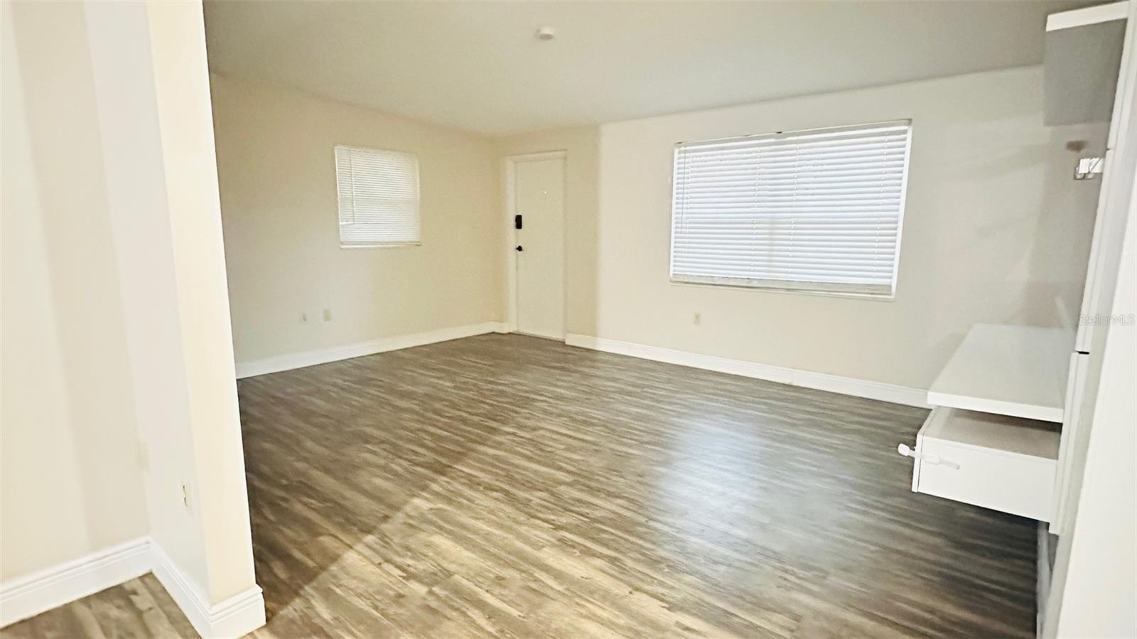 Image 7 of 16 For 14 Lamplight Lane