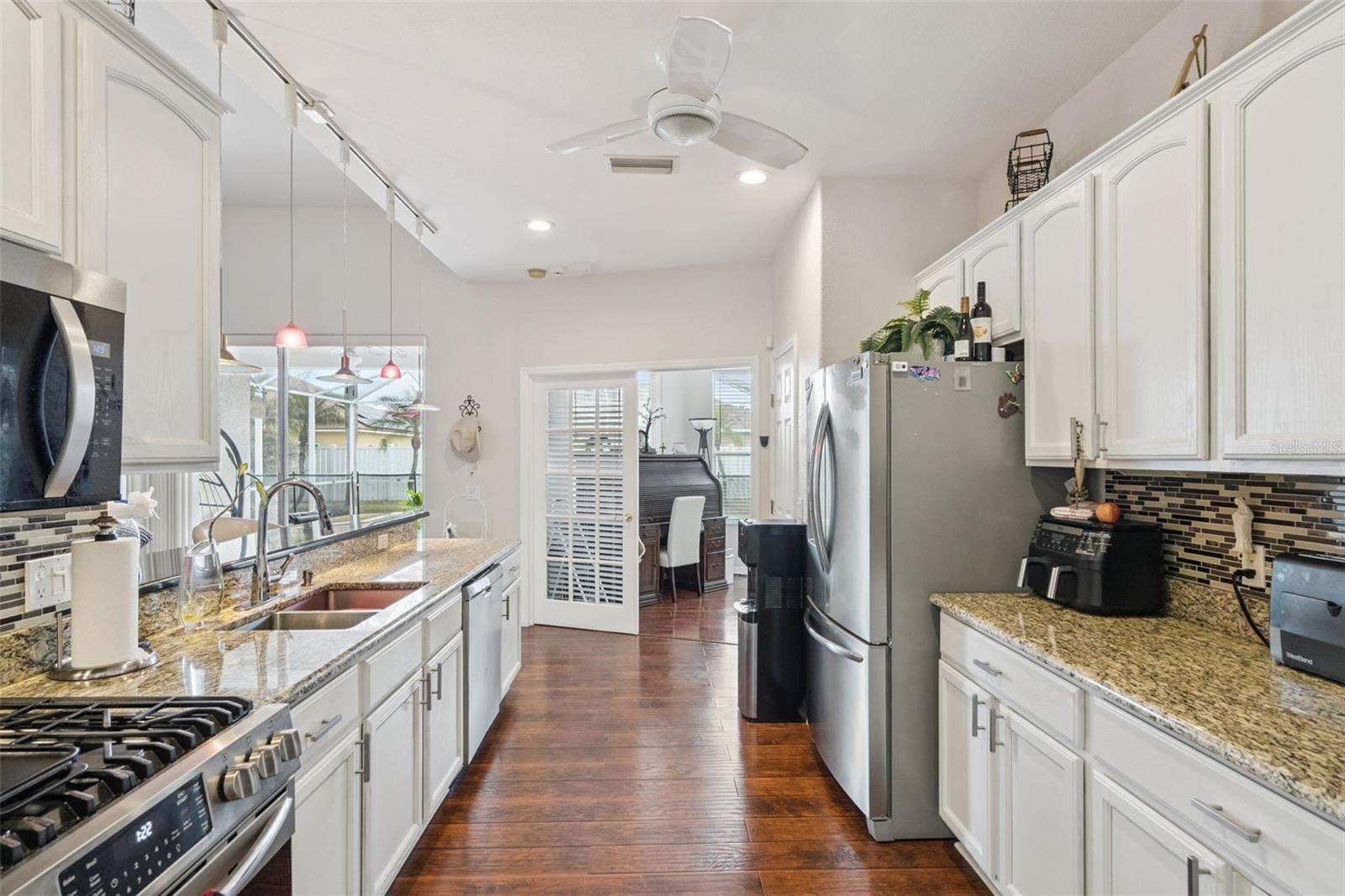 Image 10 of 37 For 446 Terranova Street