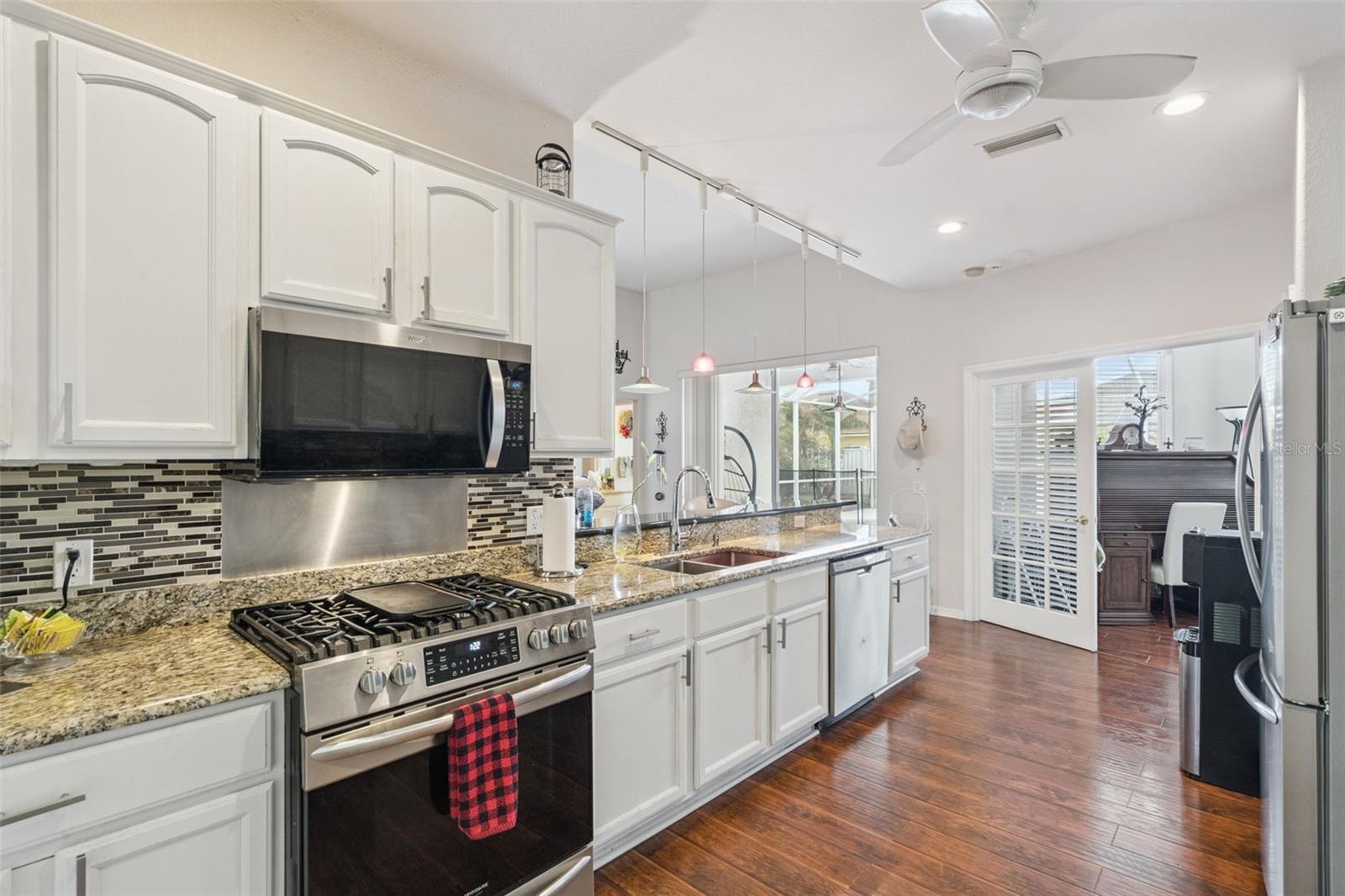 Image 12 of 37 For 446 Terranova Street