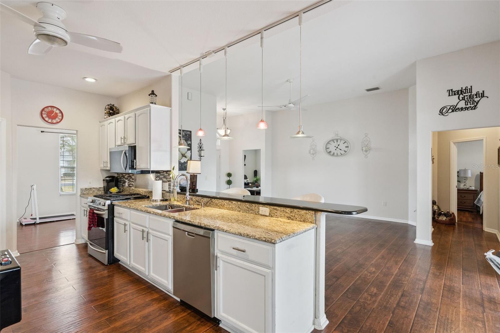 Image 13 of 37 For 446 Terranova Street