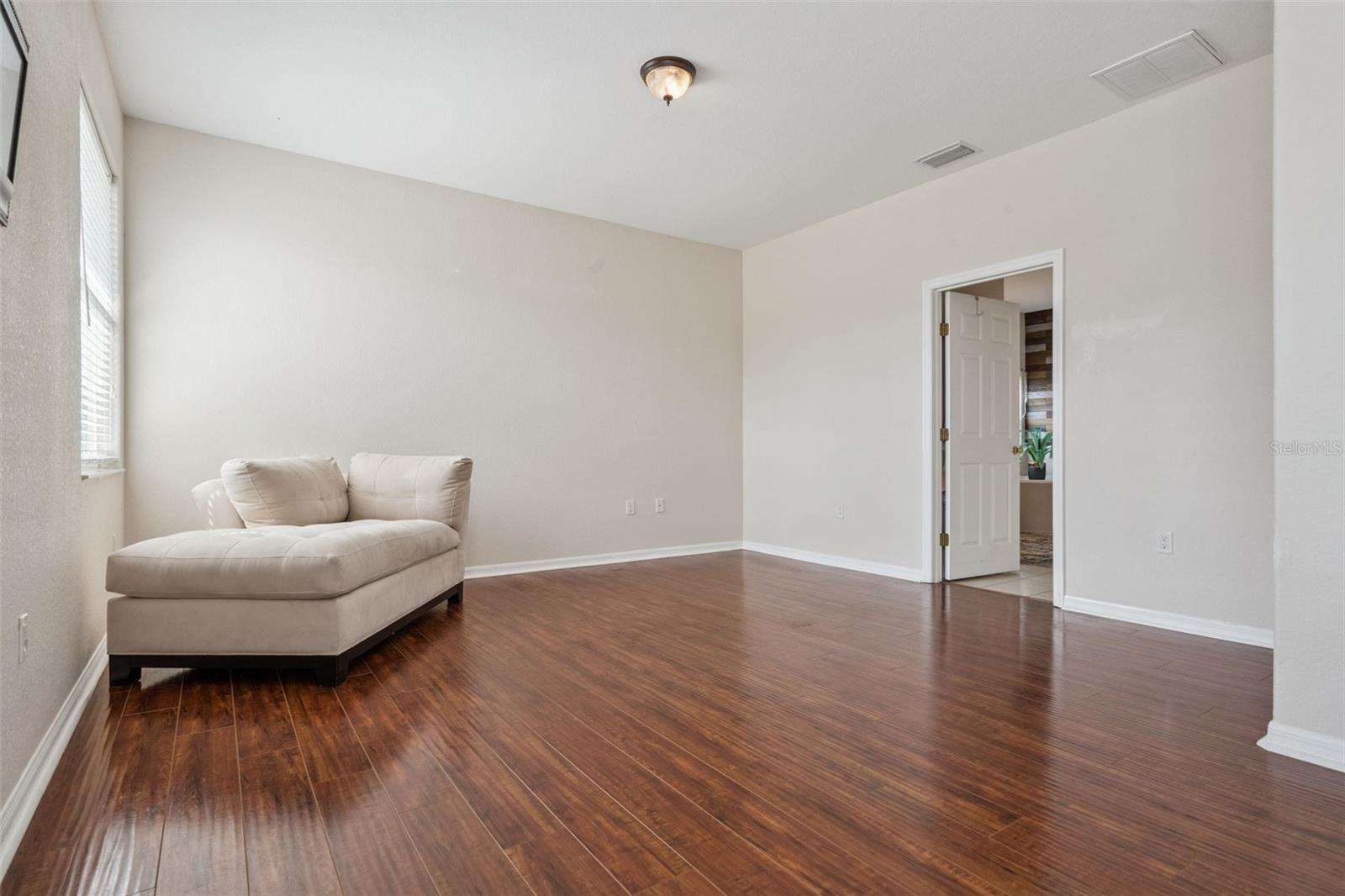 Image 18 of 37 For 446 Terranova Street