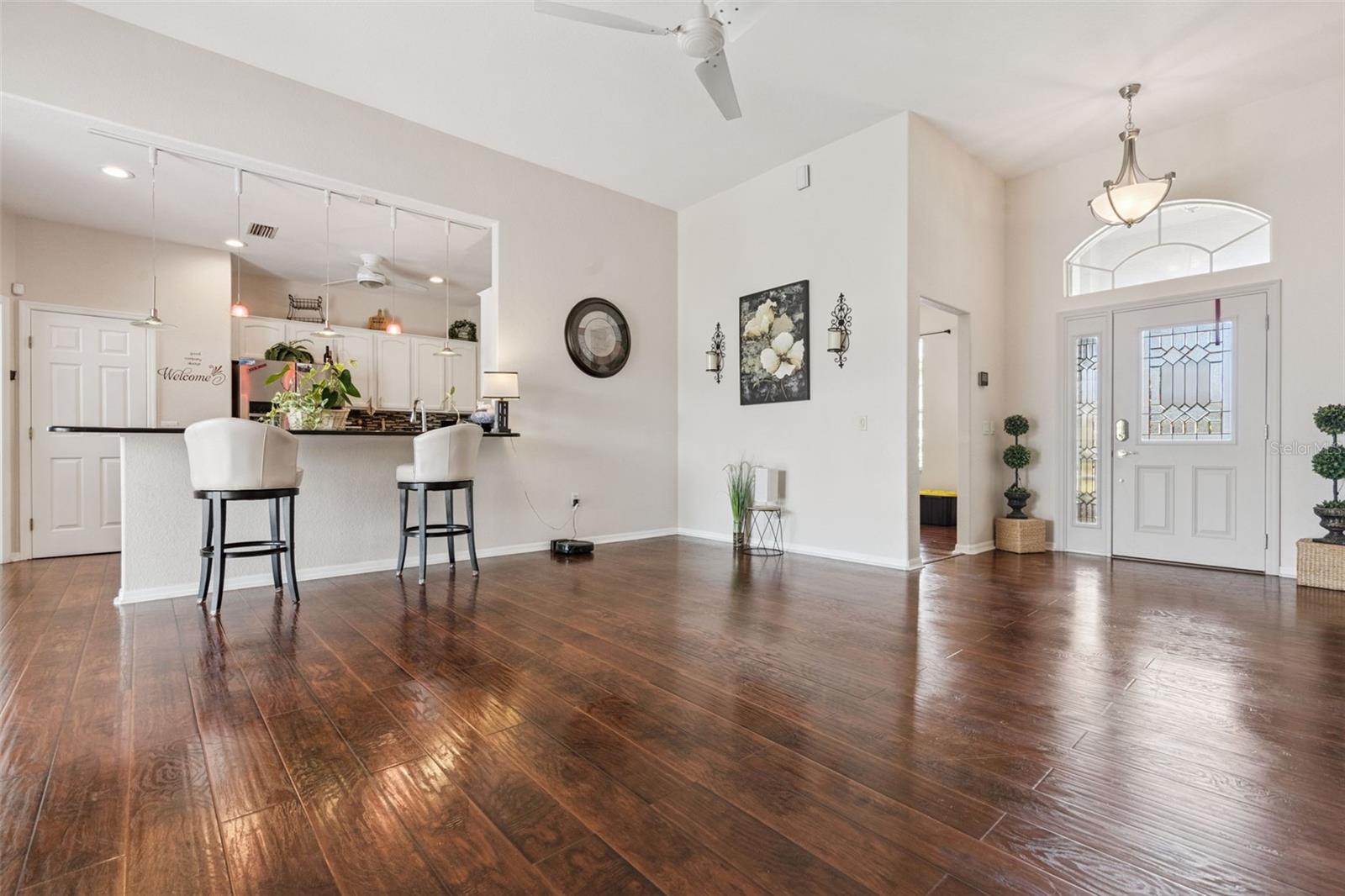 Image 6 of 37 For 446 Terranova Street