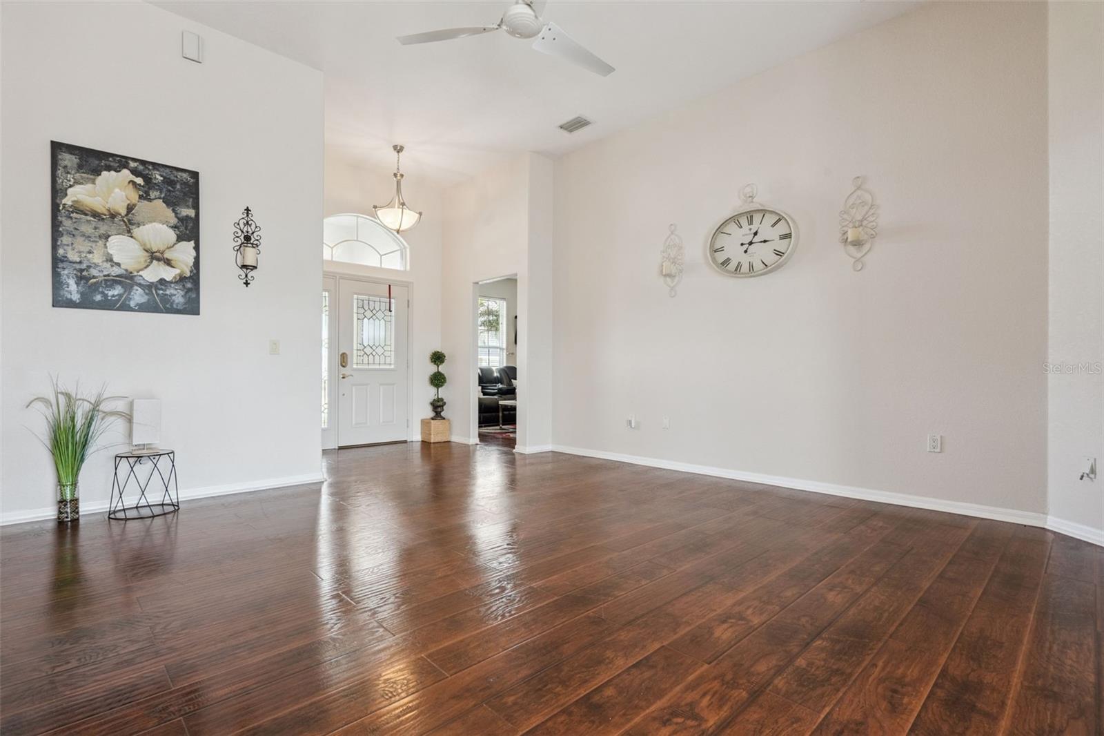 Image 7 of 37 For 446 Terranova Street