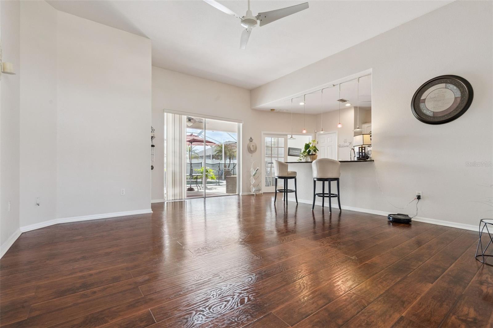 Image 8 of 37 For 446 Terranova Street