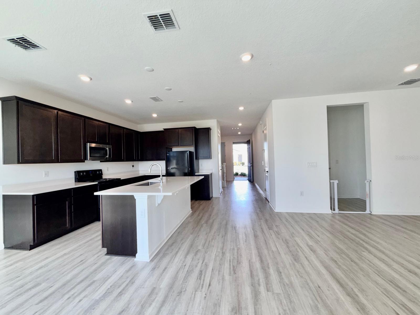 Image 4 of 39 For 1209 Mattie Pointe Boulevard