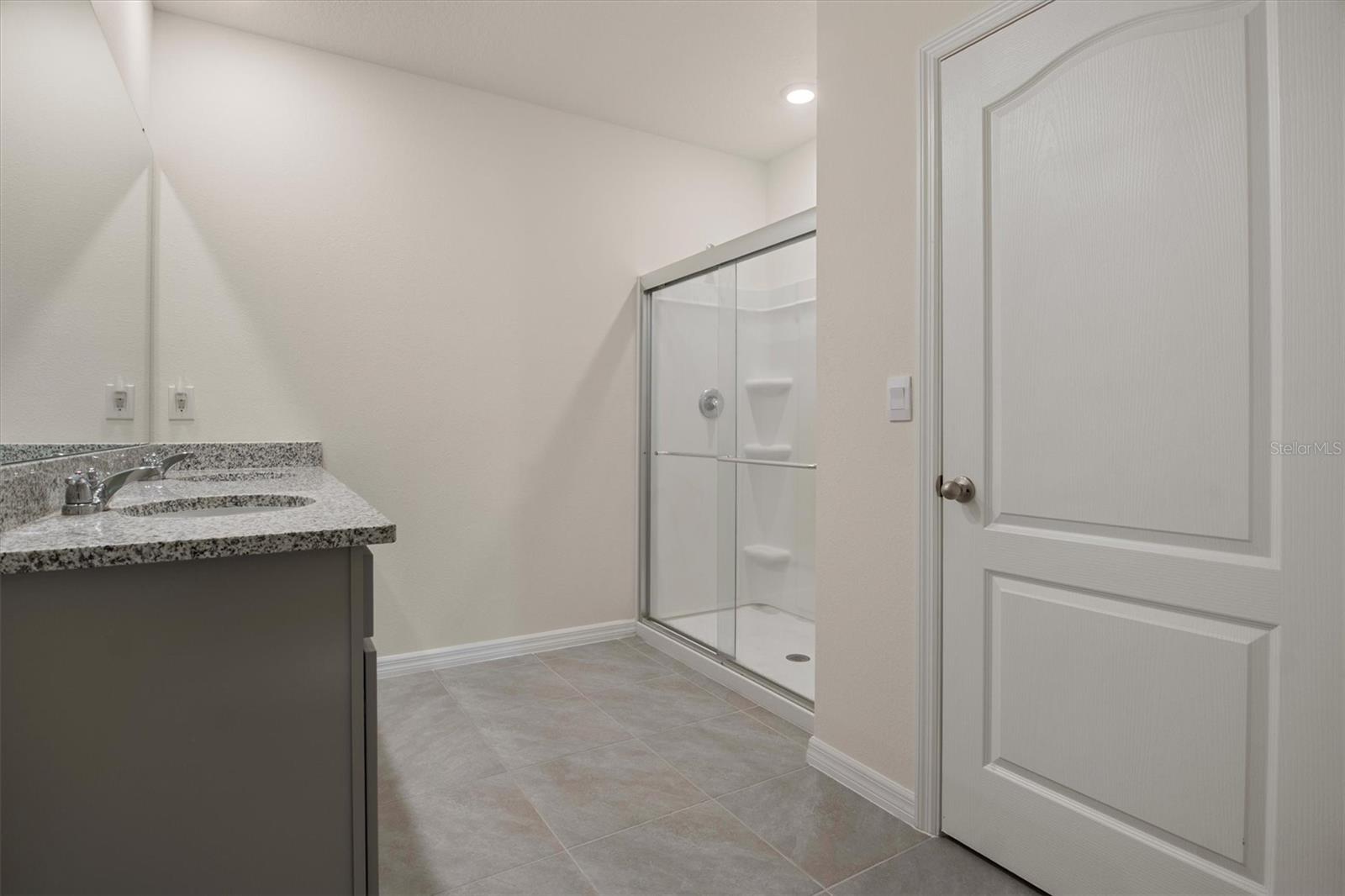 Image 25 of 36 For 2006 Doe Run Drive