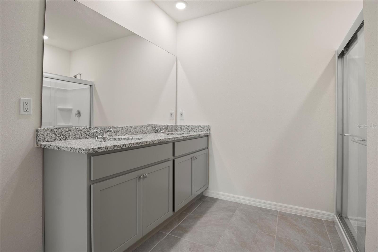 Image 26 of 36 For 2006 Doe Run Drive