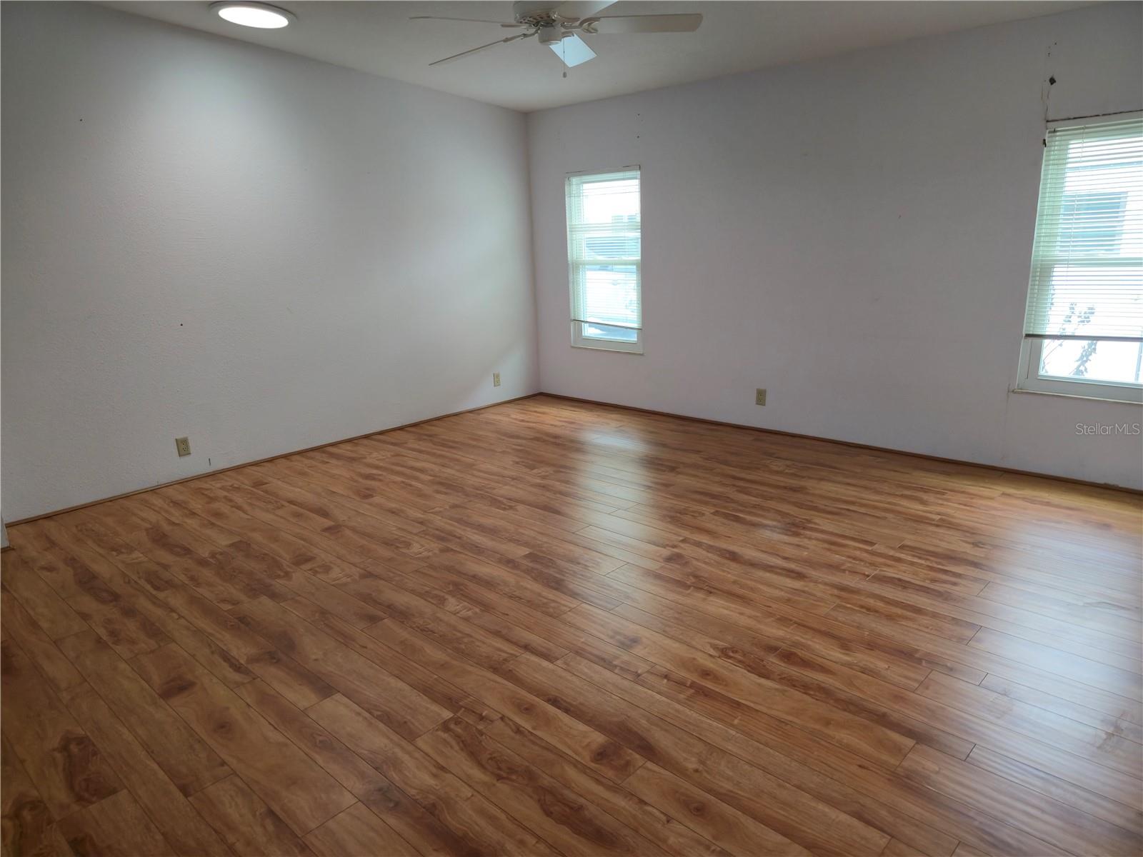 Image 10 of 100 For 131 Victoria Drive