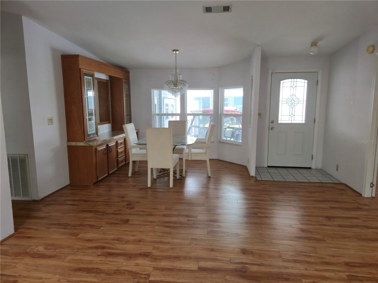 Image 12 of 100 For 131 Victoria Drive