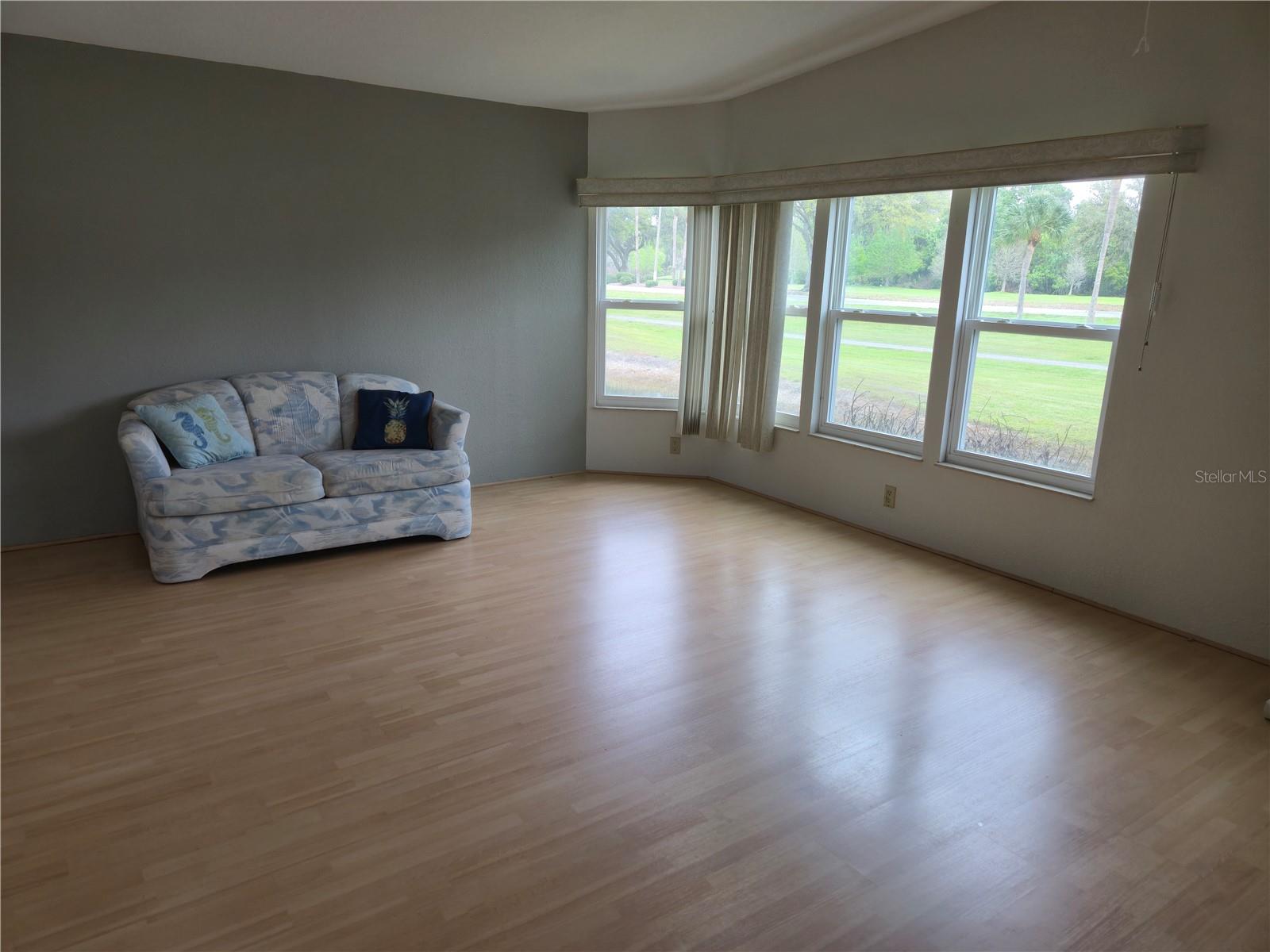 Image 20 of 100 For 131 Victoria Drive