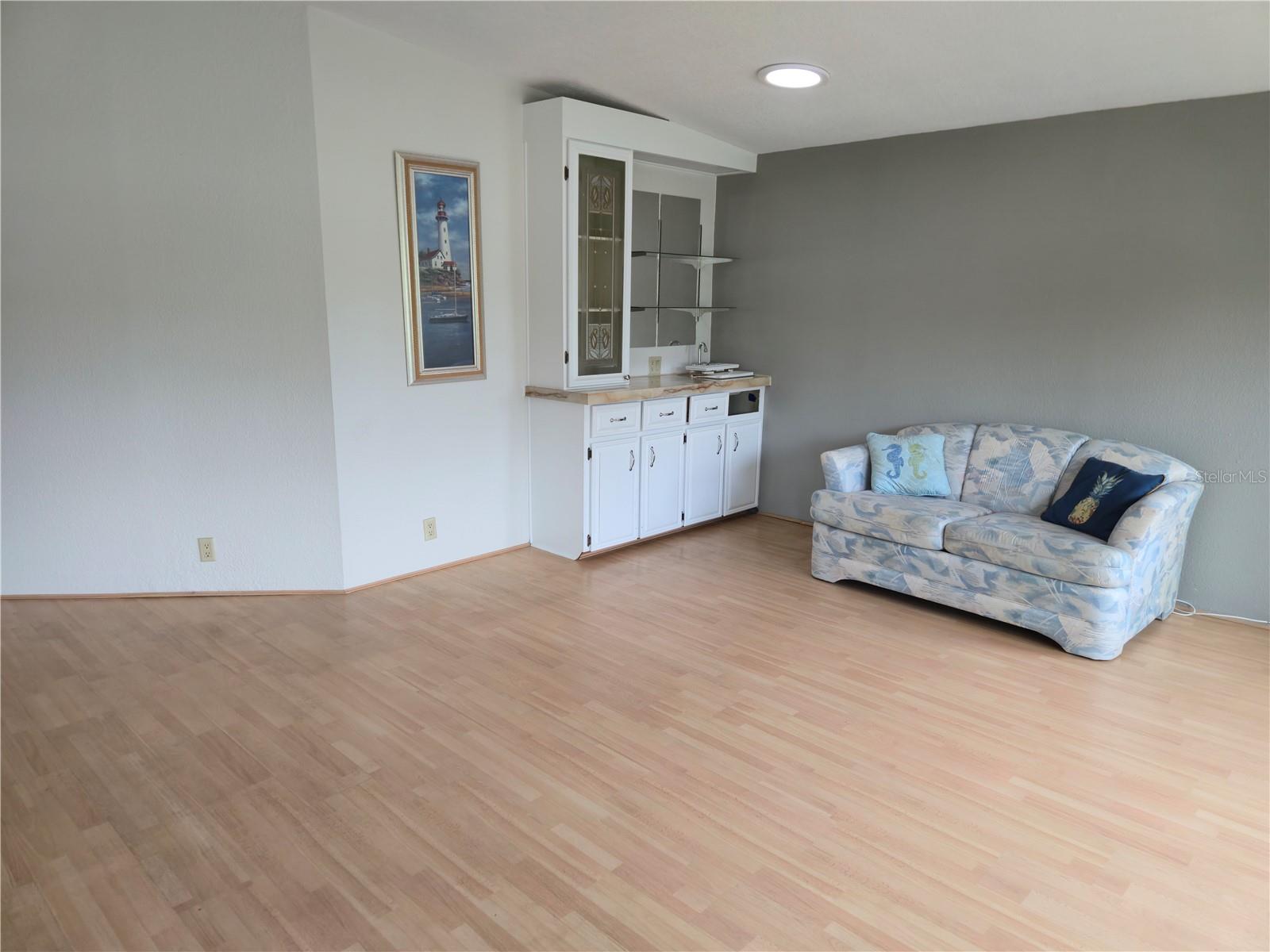 Image 21 of 100 For 131 Victoria Drive