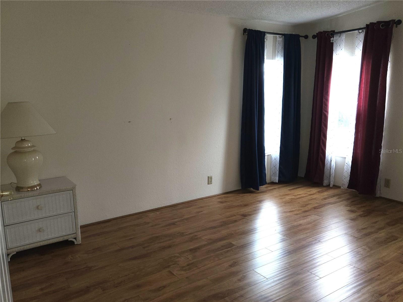 Image 37 of 100 For 131 Victoria Drive