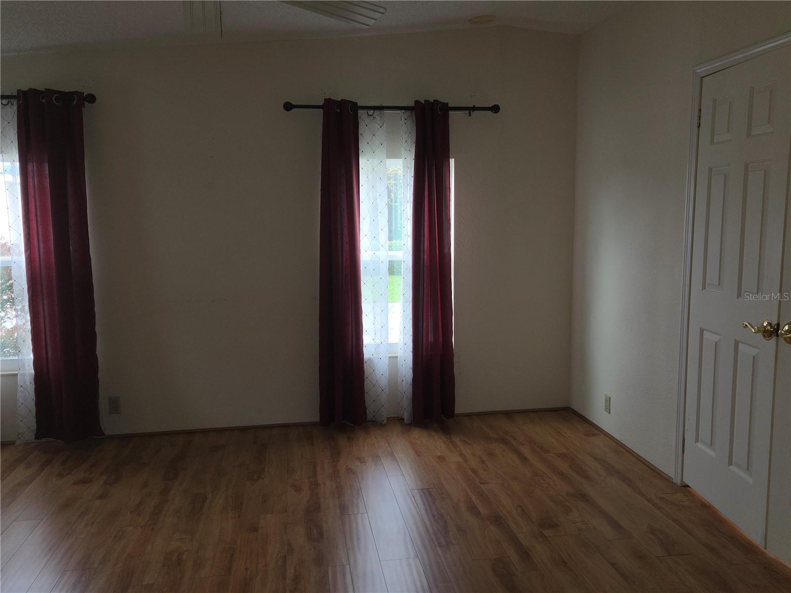 Image 38 of 100 For 131 Victoria Drive