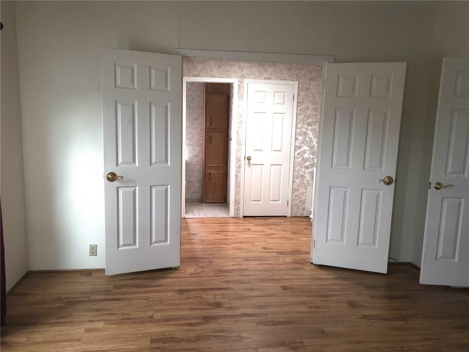 Image 39 of 100 For 131 Victoria Drive