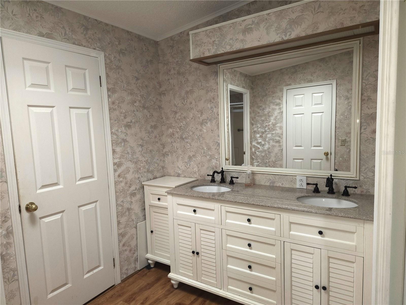 Image 40 of 100 For 131 Victoria Drive