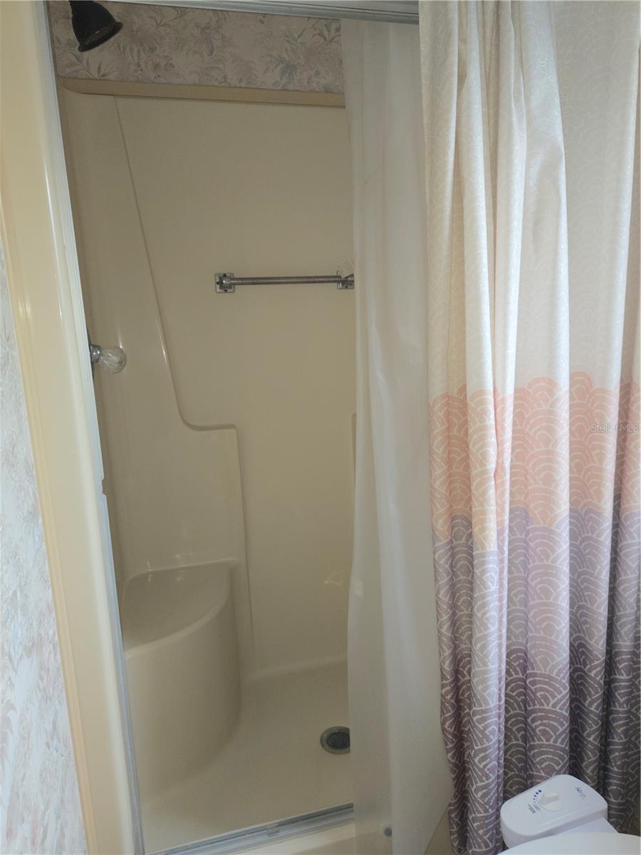 Image 43 of 100 For 131 Victoria Drive