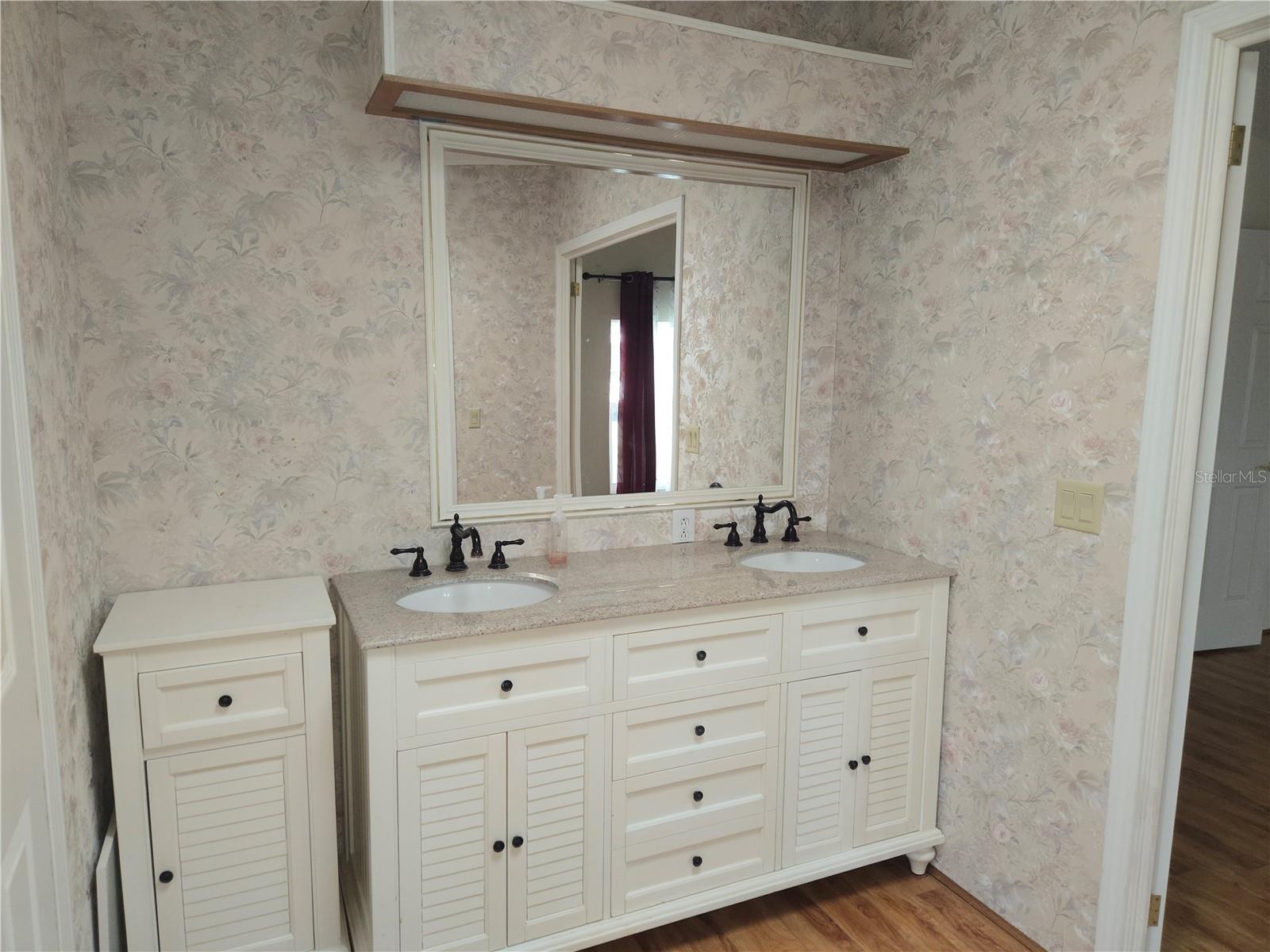 Image 46 of 100 For 131 Victoria Drive