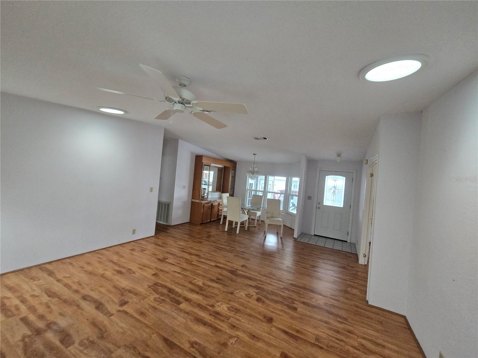 Image 51 of 100 For 131 Victoria Drive