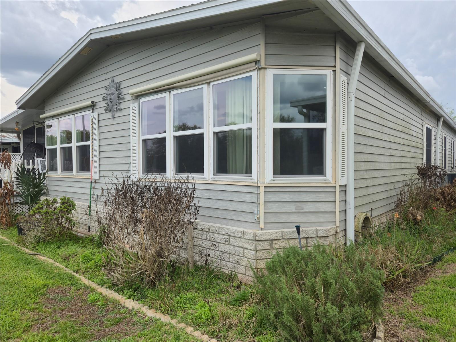 Image 6 of 100 For 131 Victoria Drive