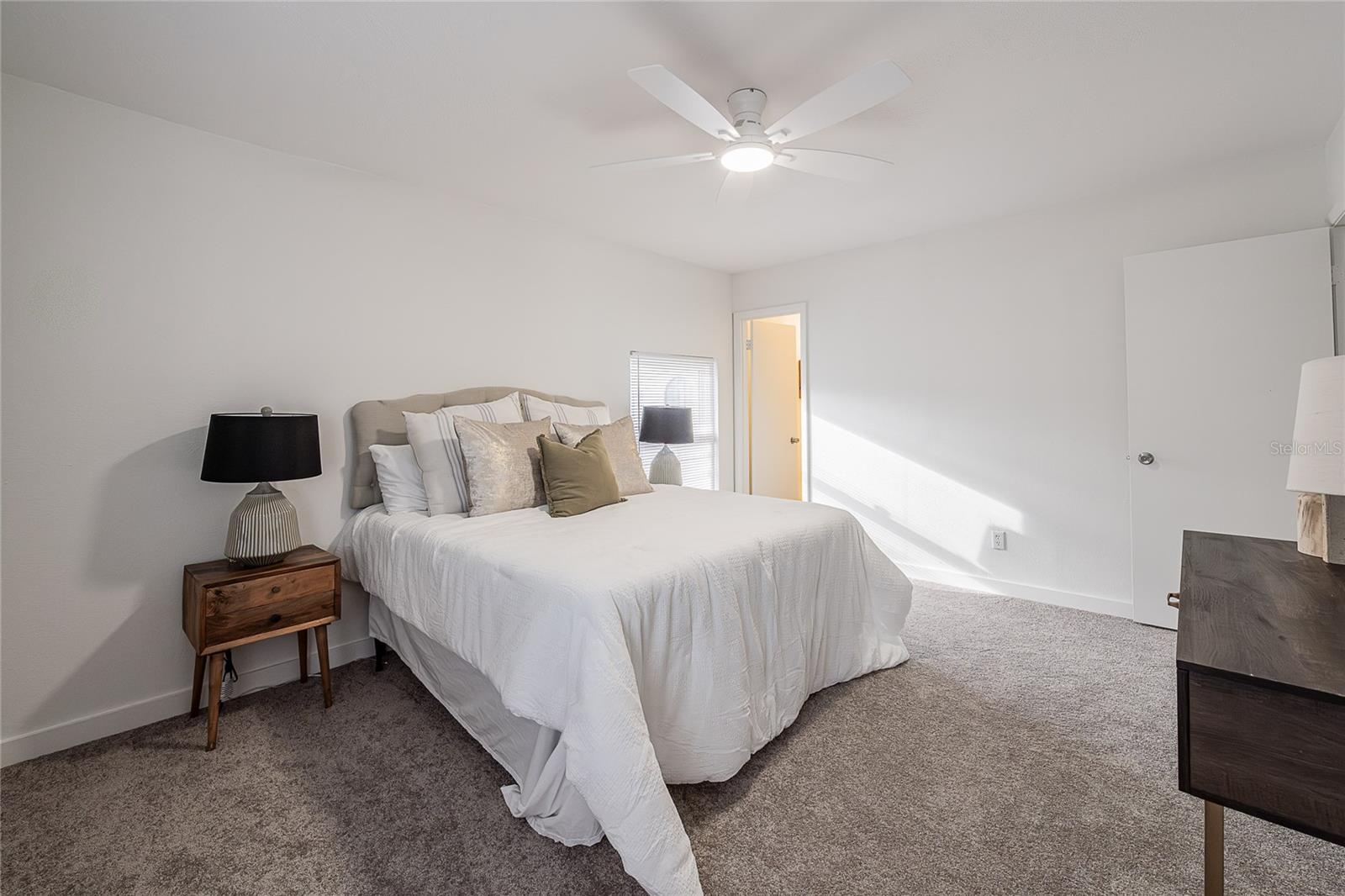 Image 19 of 27 For 4930 Sharon Avenue