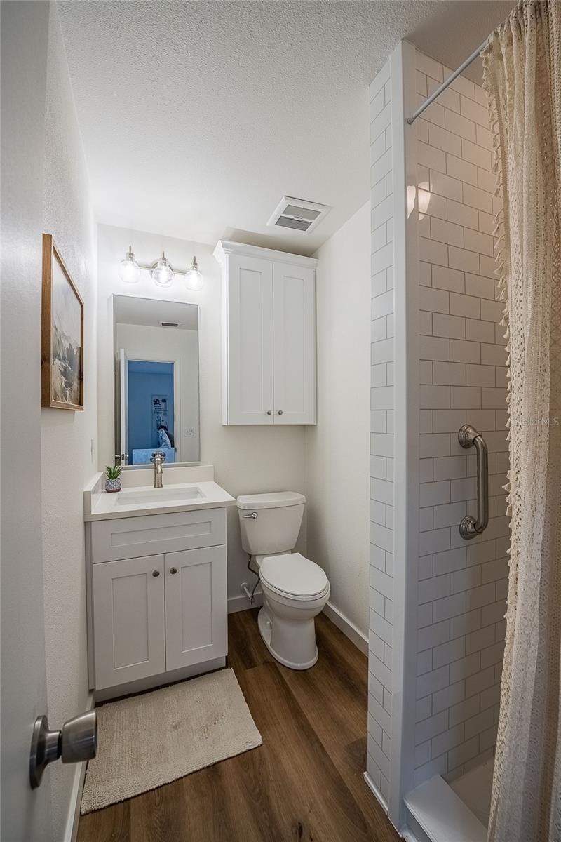 Image 20 of 27 For 4930 Sharon Avenue