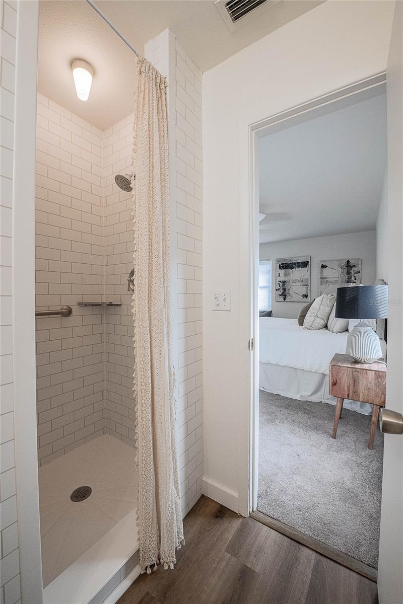 Image 21 of 27 For 4930 Sharon Avenue