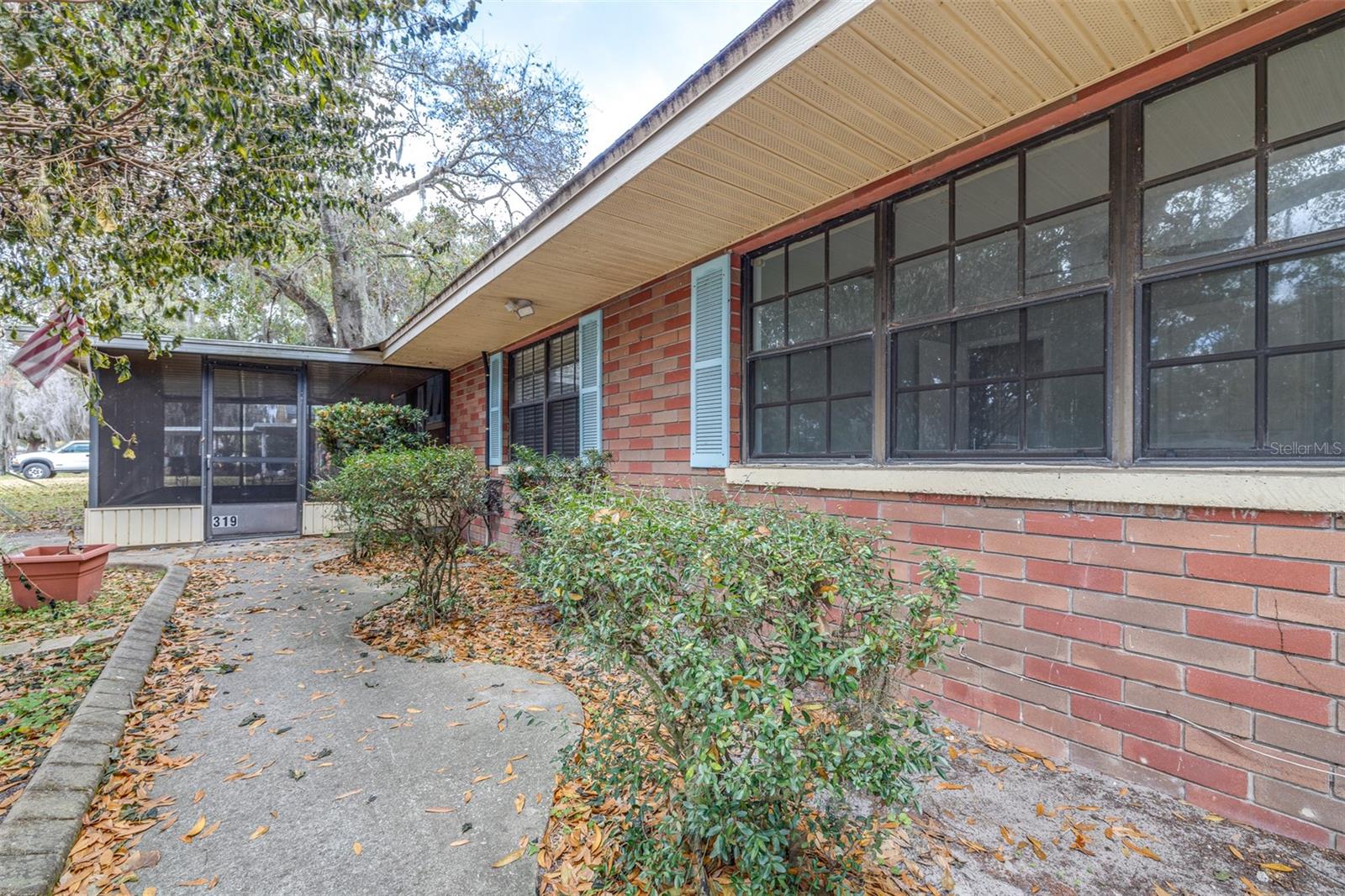 Image 7 of 54 For 319 Granada Road