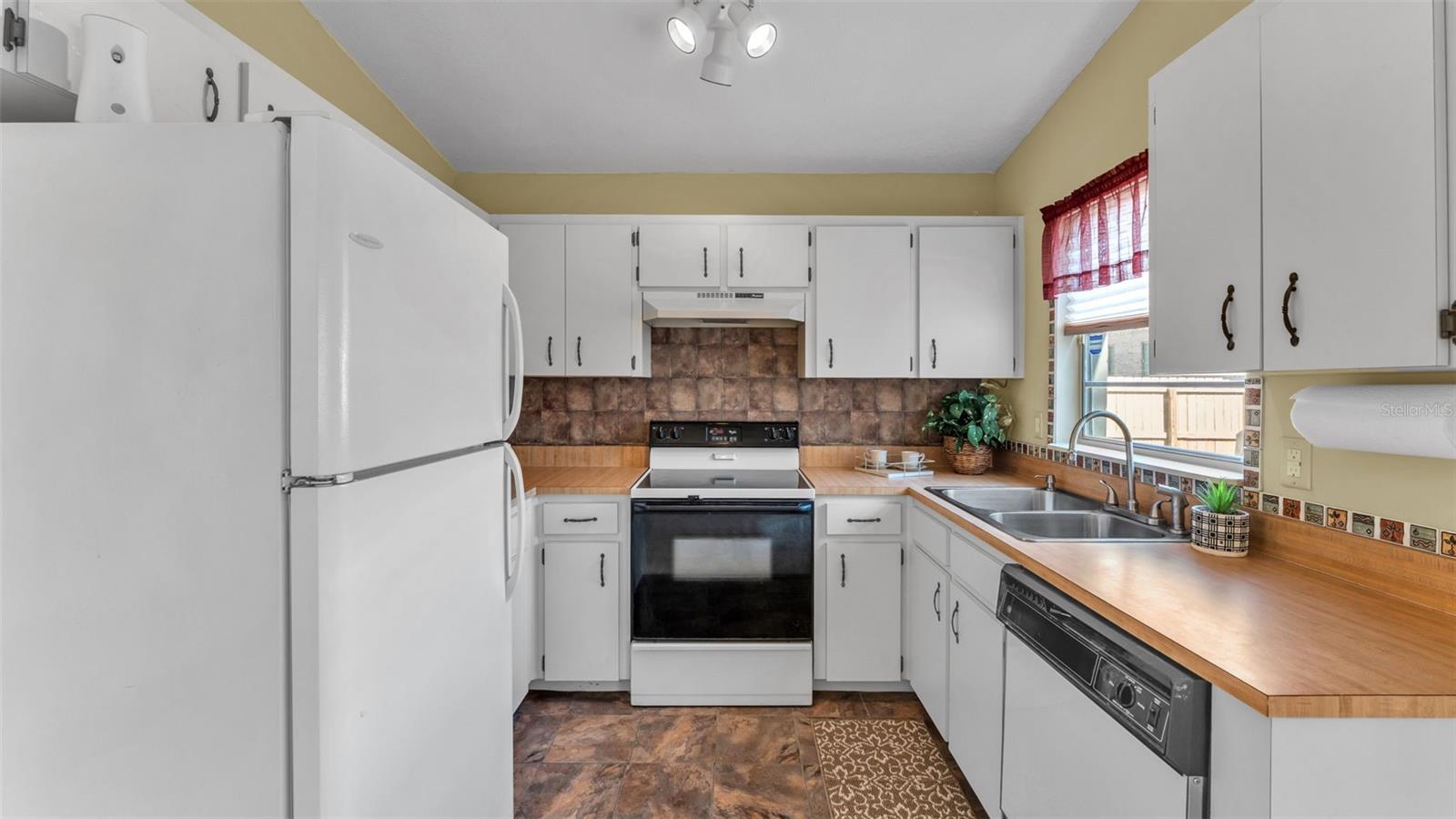 Image 15 of 38 For 908 Whisper Lake Drive