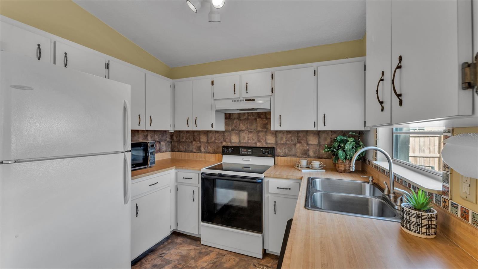 Image 16 of 38 For 908 Whisper Lake Drive