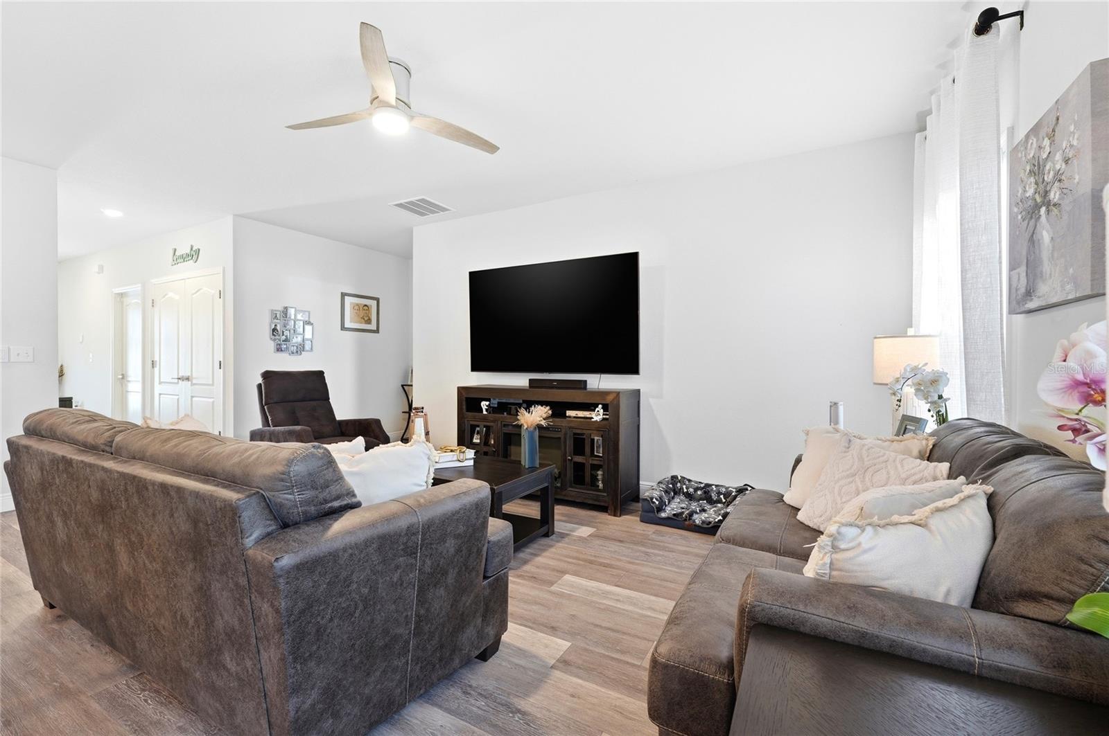 Image 8 of 36 For 224 Tanager Street