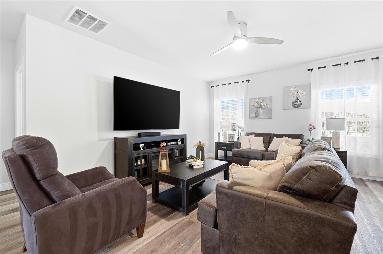 Image 9 of 36 For 224 Tanager Street