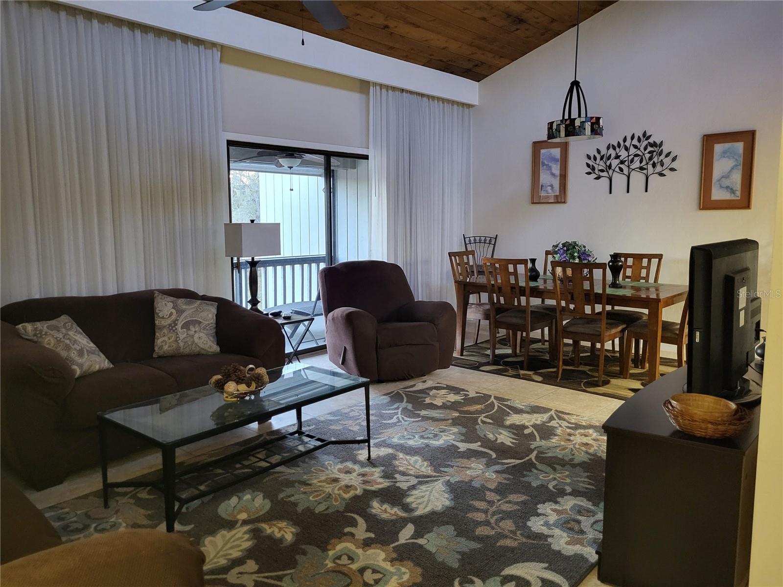 Image 6 of 15 For 706 Olde Camelot Circle 3295-6